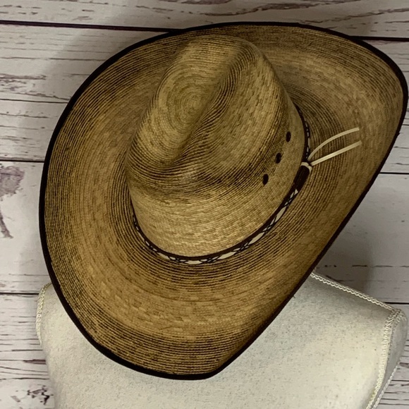 jason aldean amarillo sky cowboy hat